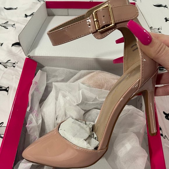 BNIB Nude Closed Toe Heels - Picture 1 of 3